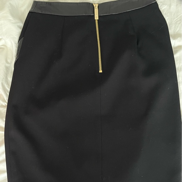 TED BAKER SKIRT- LEATHER FEATURE - Picture 2 of 3